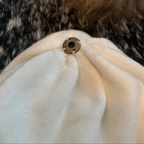 Wool knit beanie w. interchangeable pom, NWOT - Picture 5 of 6